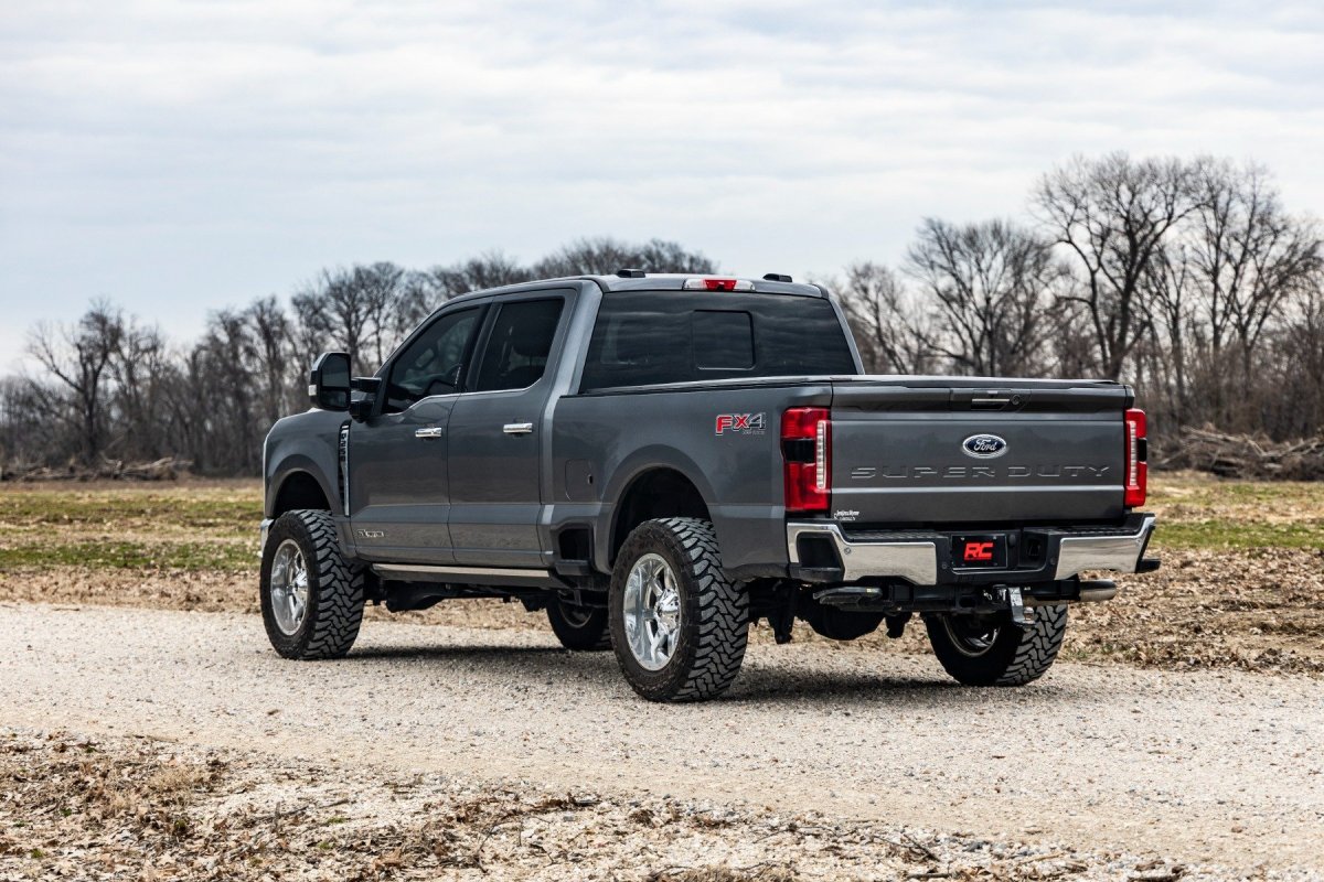 Ford F-250 Super Duty Suspension Lift Kit - Front - Rough Country - 2 Inch Leveling Kit | Track Bar Bracket - '17-'23